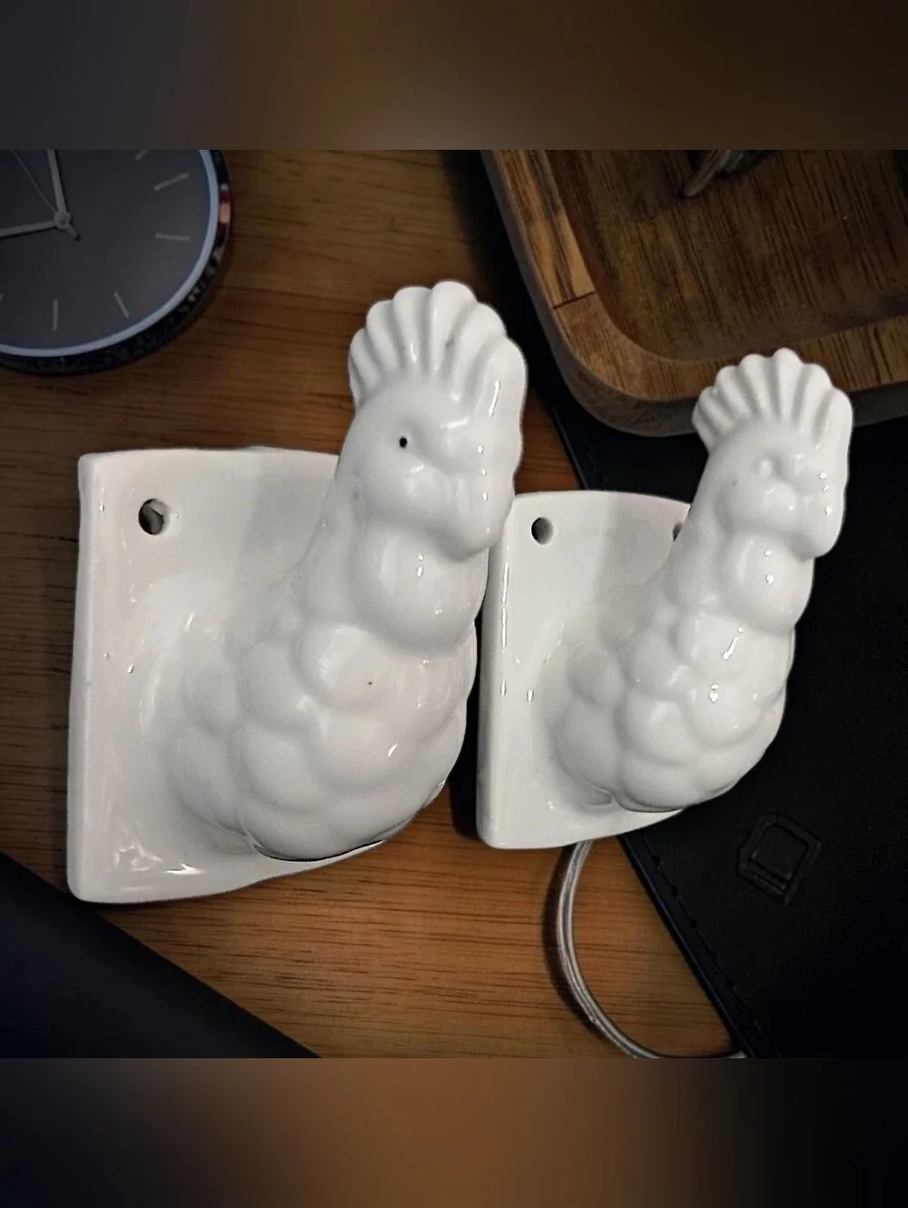 2 Vtg Rooster Wall Hooks Ceramic White Farmhouse Chicken Coat Hat Towel Rustic